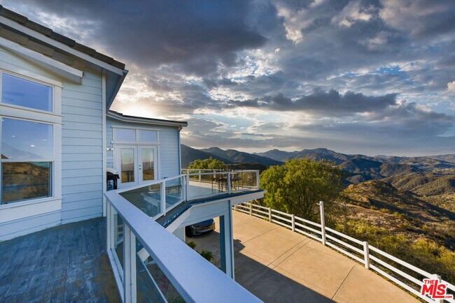 Foto del edificio - 265 Westlake Blvd