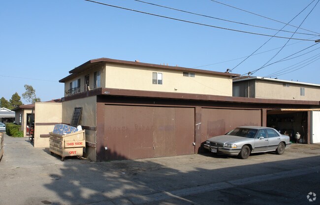 Foto del edificio - 4511 Clover Dr