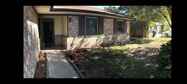 Building Photo - 2200 Estelle Ave