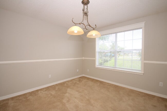 Building Photo - Spacious 3/2 Brick Home with Screened Porc...