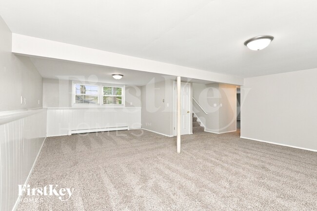 Building Photo - 401 Longview Dr