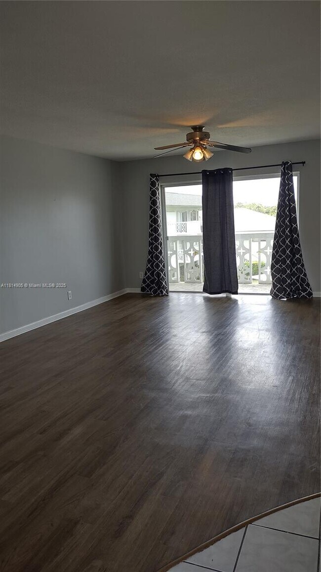 Foto del edificio - 4200 NW 3rd Ct