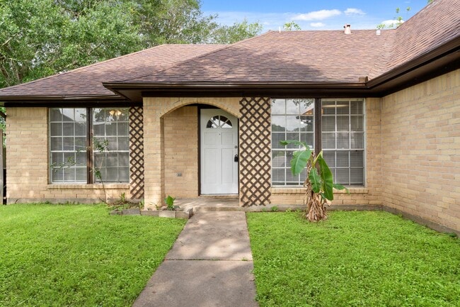 Foto del edificio - 2220 Spruce Dr