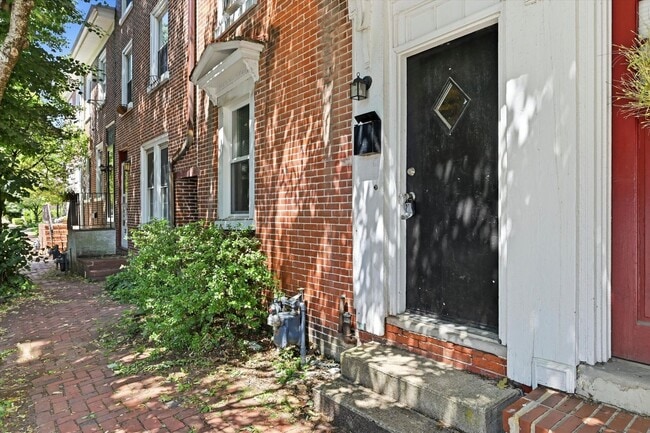 Building Photo - 203 W Union St
