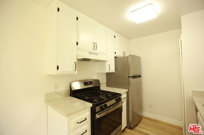 Foto del edificio - 833 Orange Grove Ave