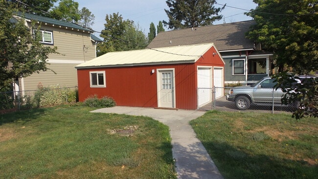 Building Photo - 942 2nd St