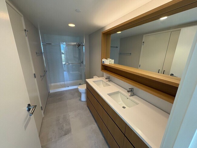 Foto del edificio - 2-Bedroom Unit with City Views and 2 parking stalls at Sky Ala Moana West available now!