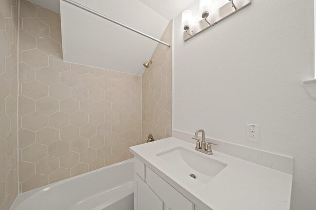 Building Photo - 13305 Moncloa Dr