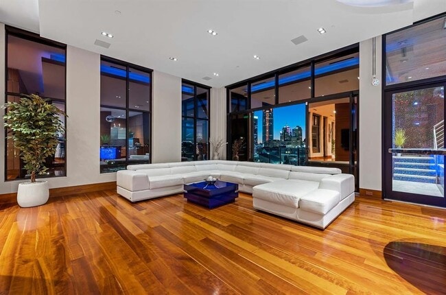 Foto del edificio - 301 NE 4th St