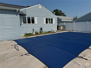 Building Photo - 95 Deuro Dr