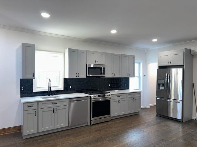 Building Photo - 220 Lafayette Ave