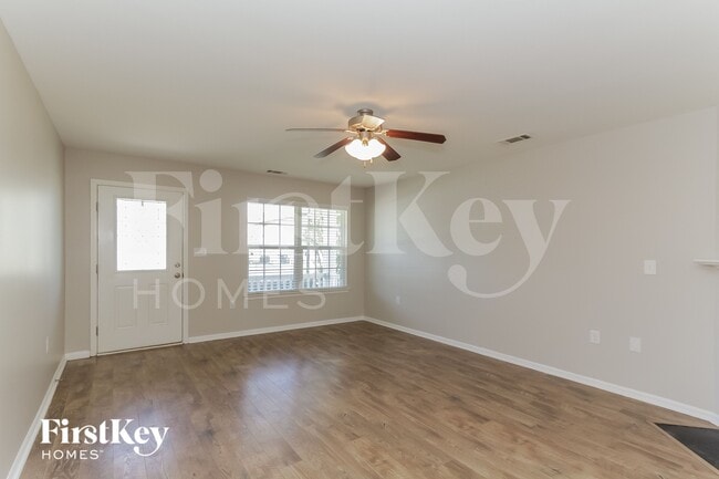 Foto del edificio - 301 Lind Point Ln