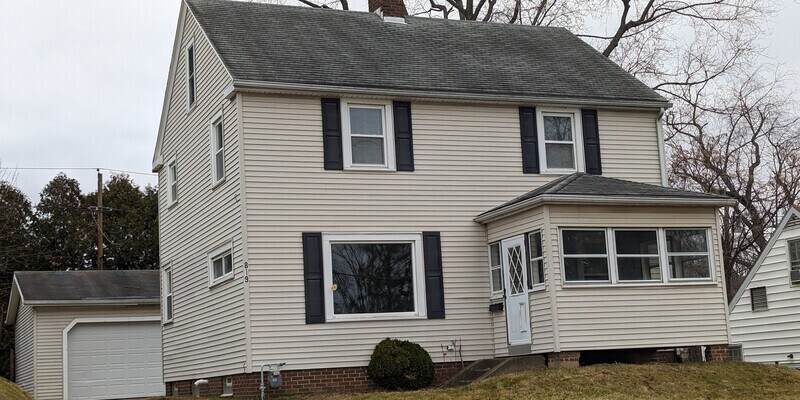 Foto principal - 819 17th St NE