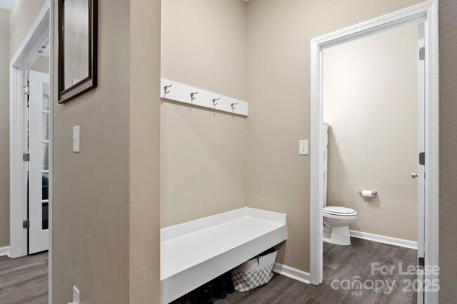 Foto del edificio - 467 Switch St