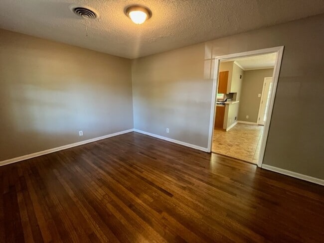 Building Photo - Renovated 3 Bedroom 1.5 Bath Home for Rent!!