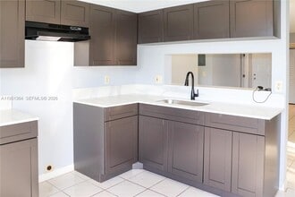 Building Photo - 1080 N Franklin Ave