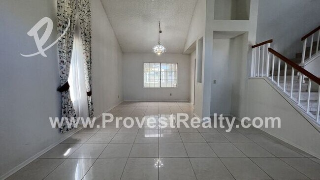 Foto del edificio - Spacious 6 bedroom, 4 bath Victorville Hom...