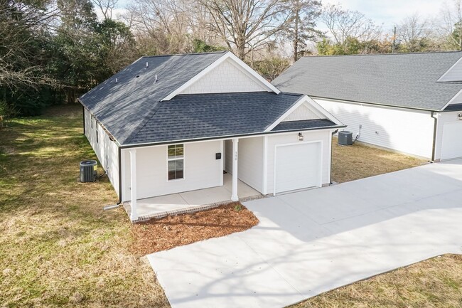 Building Photo - Brand New Three Bedroom Home!