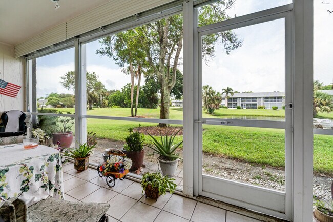 Foto del edificio - 18081 SE Country Club Dr