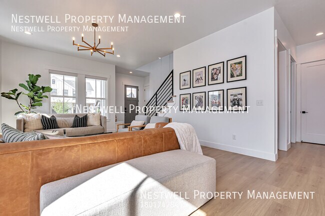Building Photo - Gorgeous 5-bed Home in Daybreak