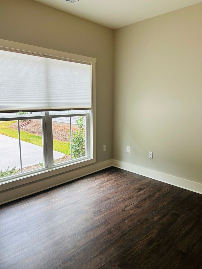 Building Photo - 190 Mill St