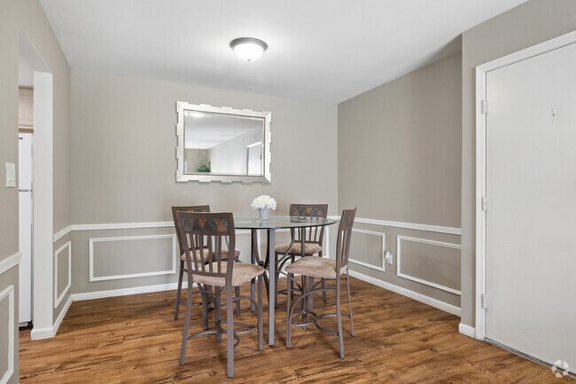 2 habitaciones, 1 baño - 850 pies cuadrados - Comedor - Andover Park