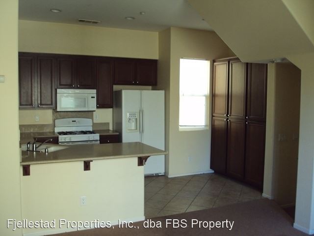 Building Photo - 2 br, 2.5 bath House - 474  Almond Road