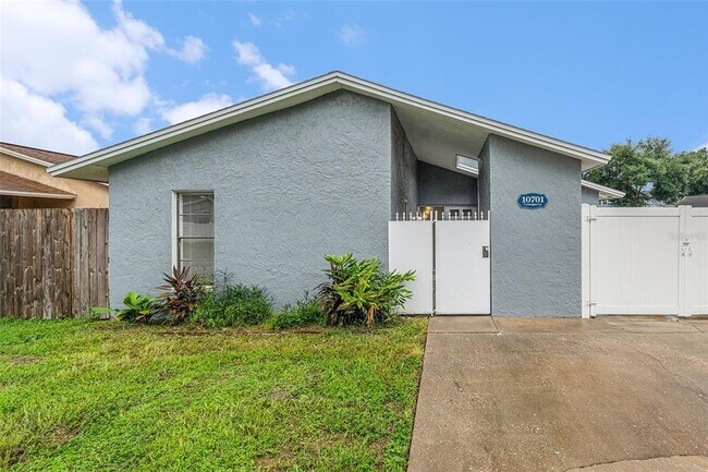 Building Photo - 10701 Crowngate Ln