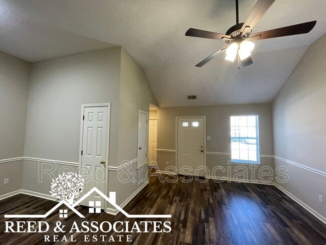 Foto del edificio - 6823 Meadow Chase Ln