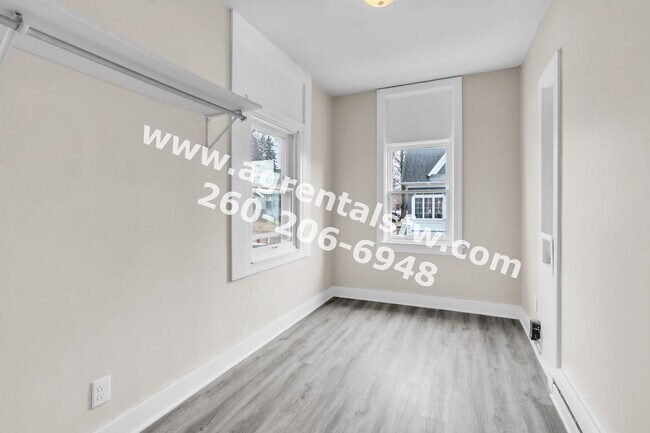 Foto del edificio - 1235 Huestis Ave