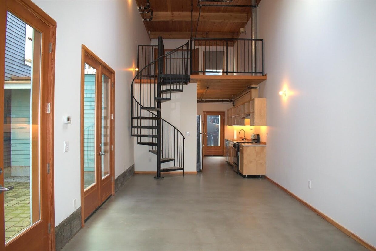Primary Photo - 8777 N Lombard St