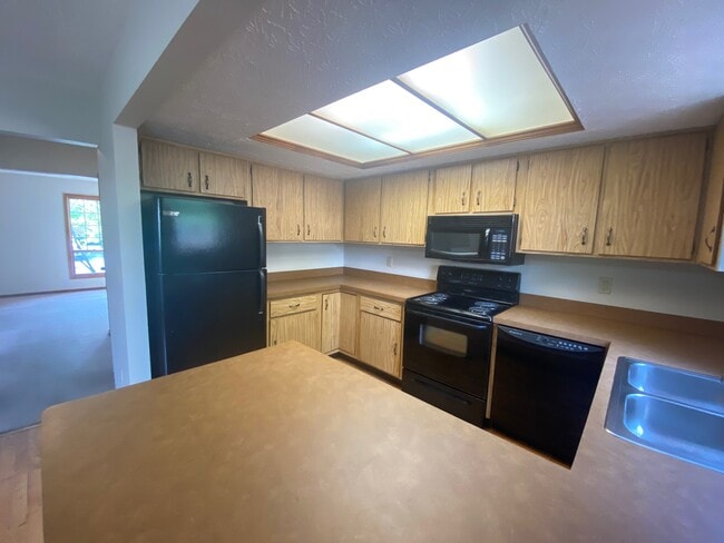 Building Photo - 5258 Meadowknoll Ln