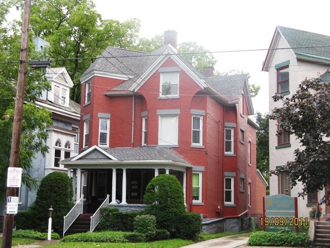 Building Photo - 333 W 6th St