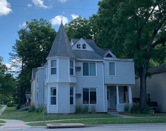 Foto del edificio - 328 N Dubuque St