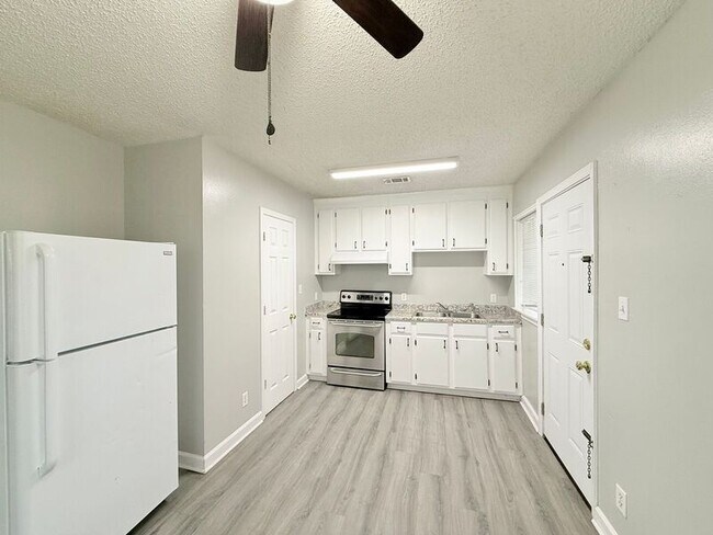 Foto del edificio - 820 W Jordan St