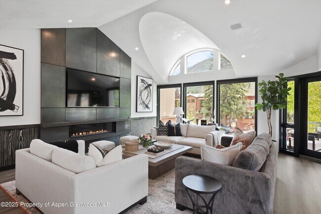 Foto del edificio - 120 S Spring St