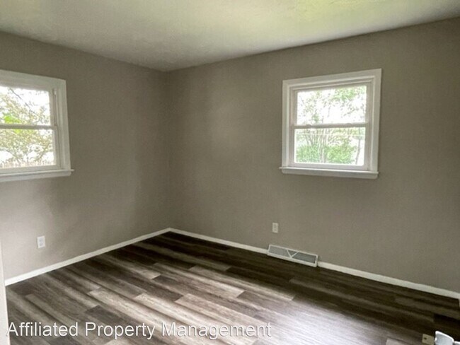 Building Photo - 3 br, 1 bath House - 638 Columbine Dr.