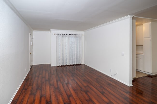Living Room - 3725 S Canfield Ave