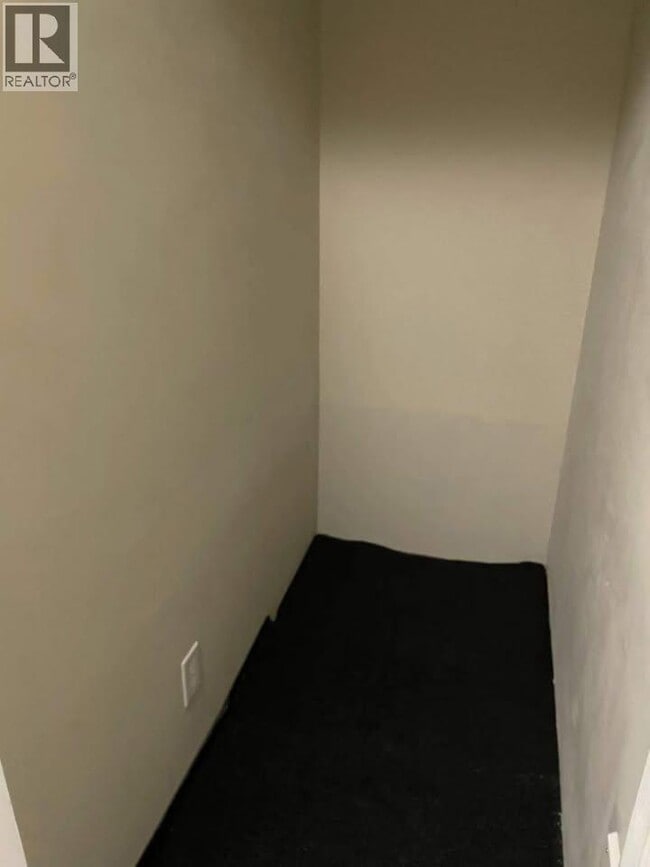 Building Photo - 1367 Alberni St