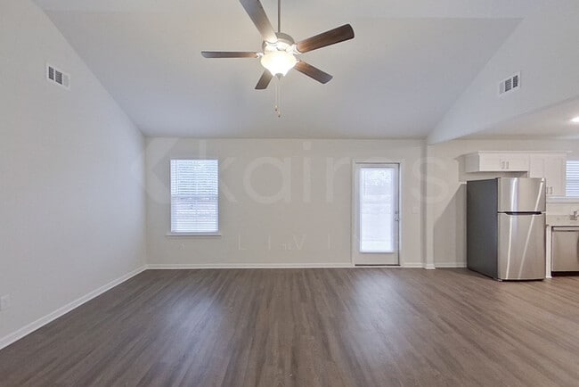 Building Photo - 114 Western Red Cedar Dr