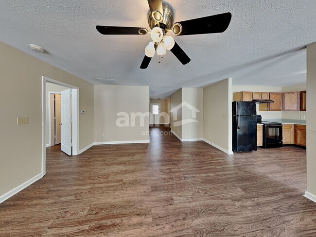 Foto del edificio - 5904 Jackie Ln