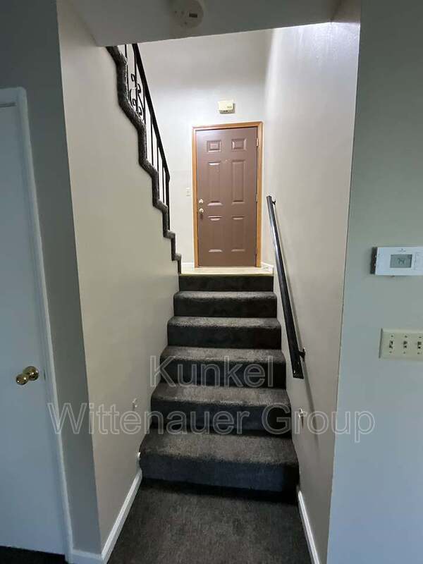 Building Photo - 711 White Oak Dr