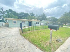Building Photo - 661 Encino Way