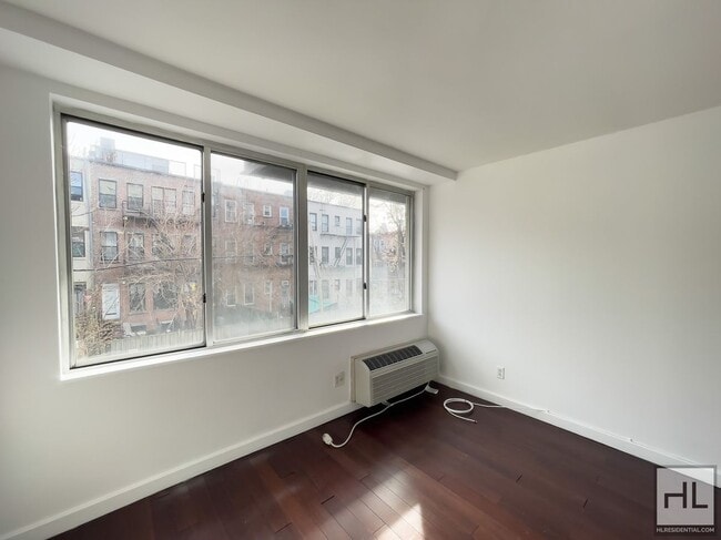 Foto del edificio - STANHOPE STREET / Bushwick 2-Bed 1-Bath / No Fee / 1-Month Free