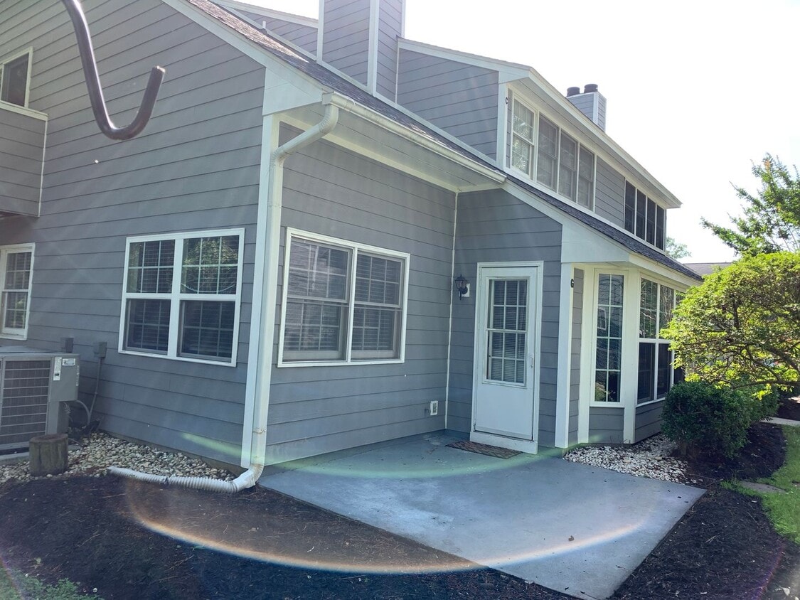 Foto principal - 1203 Tiffany Ln