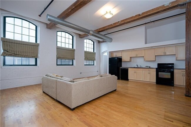 Building Photo - 28 Bayley St