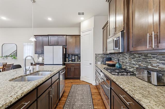 Foto del edificio - 775 Cameron Ct