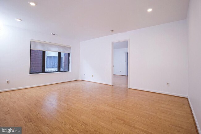 Building Photo - 1020 N Stafford St