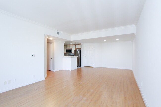 Building Photo - 3745 Military Ave