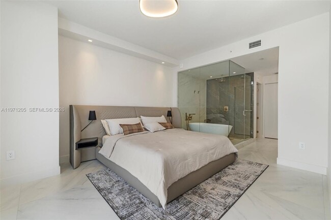 Foto del edificio - 700 NE 24th St